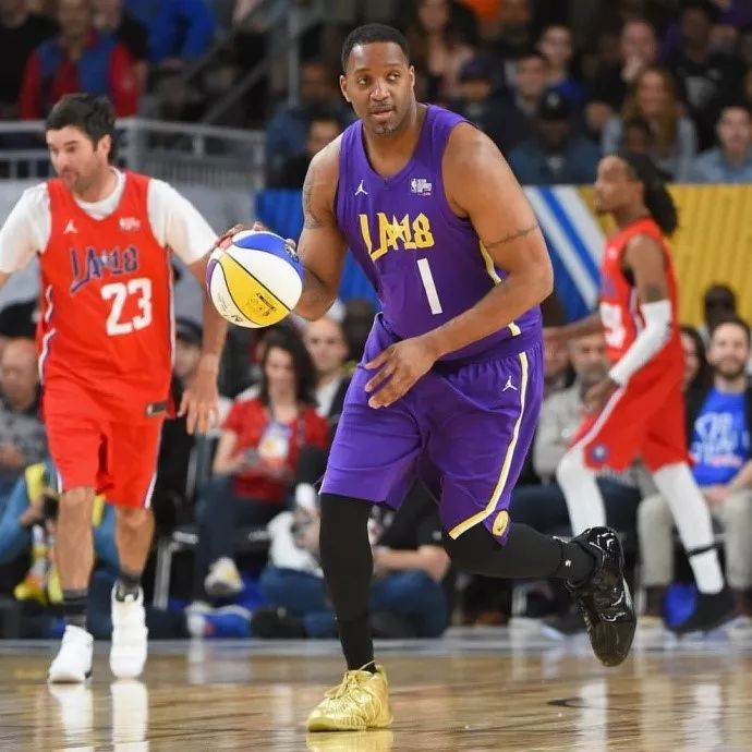 他总能以惊 他总能以惊